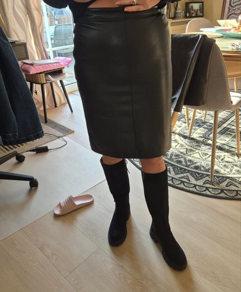 Jupe en cuir (Italie)