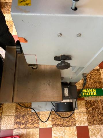Hout zaag maschiene riemke is stuk beschikbaar voor biedingen