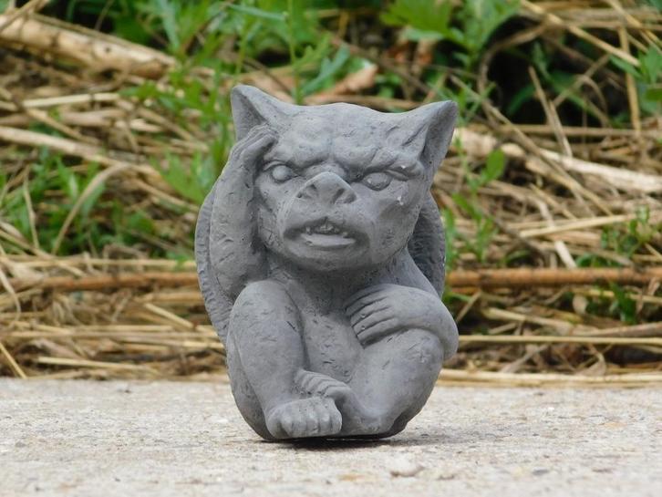 Gargoyle - draak - beeldje van steen, Tuin en Terras, Tuinbeelden, Overige typen, Steen, Ophalen of Verzenden