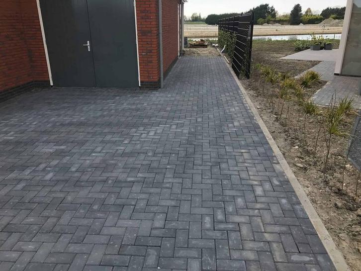Hulp gezocht bij het plaatsen van klinkers (25 m²) Meerbeek, Tuin en Terras, Aarde en Mest, Ophalen