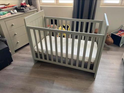 Babybed ledikant, Kinderen en Baby's, Kinderkamer | Bedden, Zo goed als nieuw, Matras, Ophalen