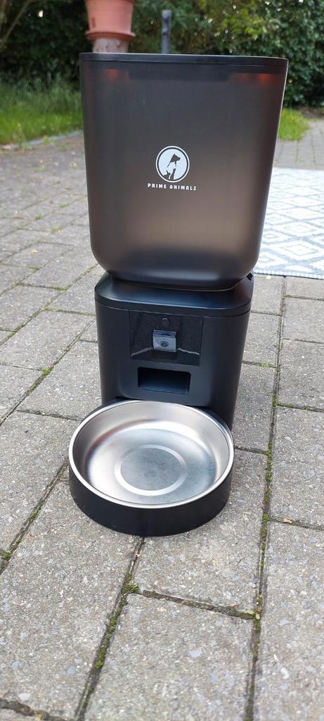 Automatische voederbak kat of hond met camerafunctie, Dieren en Toebehoren, Hondenvoerbakken en Drinkbakken, Zo goed als nieuw