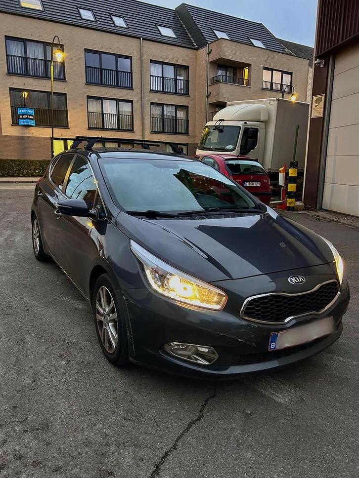Kia Ceed 2014 - Diesel - 139.000 km - Bon état, Autos, Kia, Particulier, (Pro) Cee d, Caméra de recul, Phares directionnels, Airbags