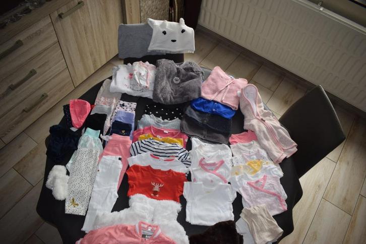 Vêtements bébé fille de 0 à 3 mois., Kinderen en Baby's, Babykleding | Baby-kledingpakketten, Zo goed als nieuw, Maat 62, Ophalen of Verzenden