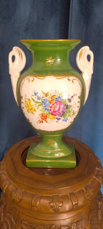  French Empire vaas Gemaakt van porselein couleuvre  h 28 cm beschikbaar voor biedingen