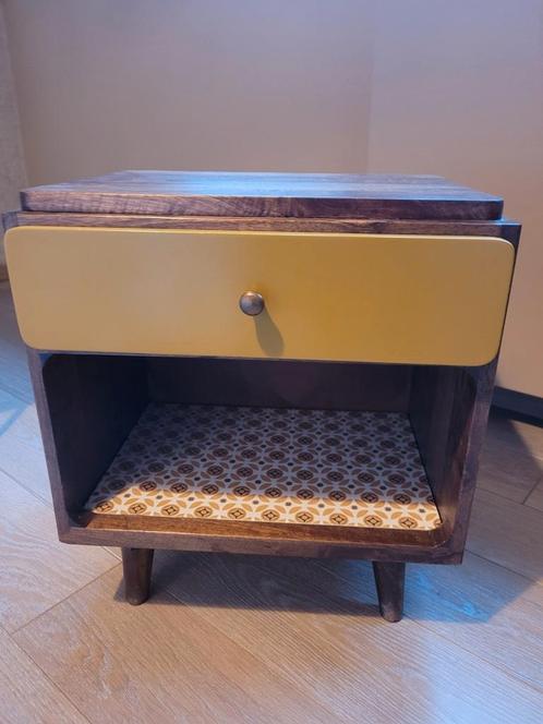 table de chevet vintage maison du monde en manguier, Huis en Inrichting, Slaapkamer | Nachtkastjes, Gebruikt, Ophalen
