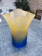 Très joli vase tulipe en verre, Comme neuf, Bleu, Moins de 50 cm, Enlèvement ou Envoi