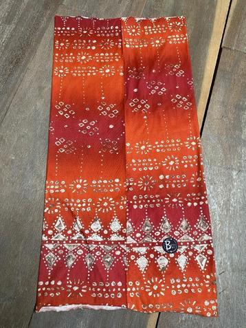 Buff vintage roestige katoenen halsbandana beschikbaar voor biedingen