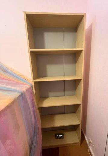 gratis boekenkast beschikbaar voor biedingen