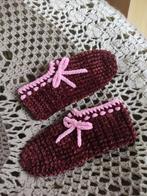 Pantoufles en fil de velours, crochetées. Pointure 36., Vêtements | Femmes, Neuf, Enlèvement ou Envoi, Brun, Pantoufles