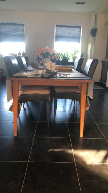 Mooie houten eettafel voor max 8 pers beschikbaar voor biedingen