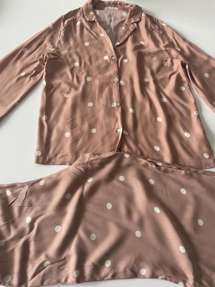 Bruine met witte bollen pyjama van OYSHO maat S, Kleding | Dames, Pyjama's, Zo goed als nieuw, Maat 36 (S), Ophalen of Verzenden