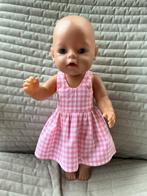 43. Babyborn: Nieuw roos geruit jurkje, Kinderen en Baby's, Speelgoed | Poppen, Ophalen of Verzenden, Nieuw, Babypop