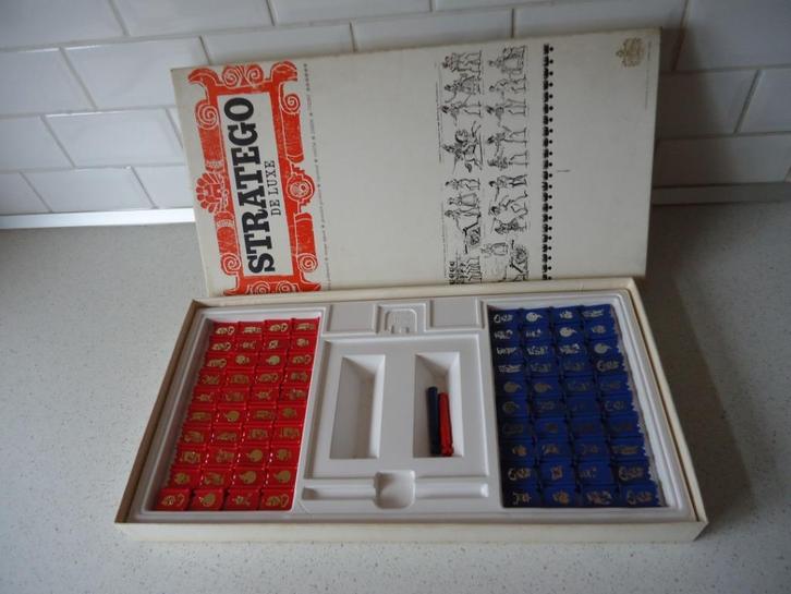 Vintage "Stratego De Luxe" (Witte Doos) van Jumbo., Hobby en Vrije tijd, Gezelschapsspellen | Bordspellen, Zo goed als nieuw, Een of twee spelers