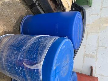 plastic vat beschikbaar voor biedingen