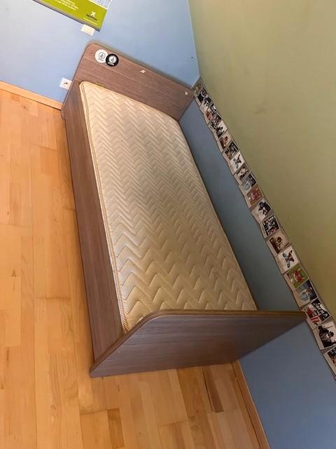 1 persoons bed met matras , doorgroei kamer, Maison & Meubles, Chambre à coucher | Lits, Enlèvement