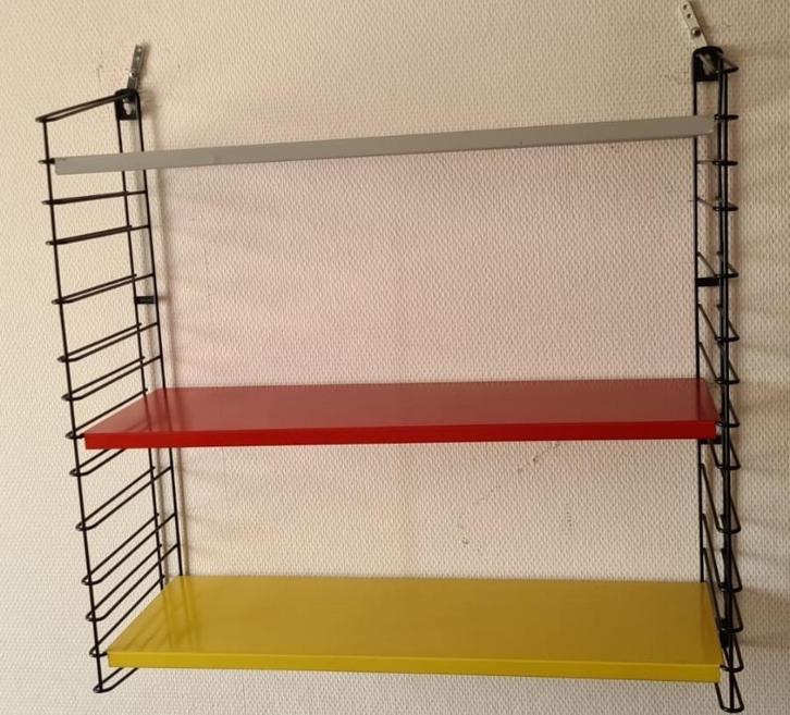 tomado rek met drie metalen leggers, wandrek, boekenrek, Antiek en Kunst, Kunst | Designobjecten, Ophalen of Verzenden
