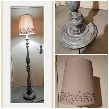 Grote staande lamp beschikbaar voor biedingen