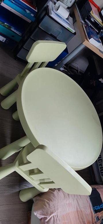 Table + 2 chaises IKEA Mammut