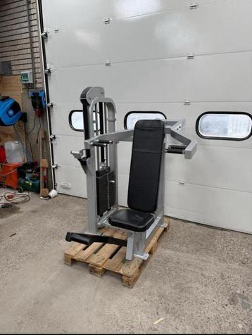 Star Trac Shoulderpress / schulterpresse / shoulder press beschikbaar voor biedingen