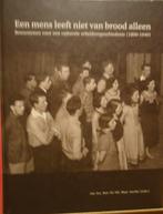 Een mens leeft niet van brood alleen. Bouwstenen voor een cu, Boeken, Ophalen of Verzenden