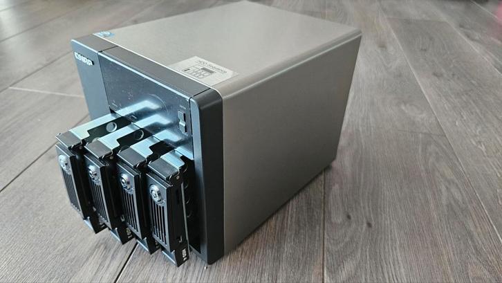 NAS Qnap TS-469 Pro + 4x4TB stockage, Computers en Software, NAS, Zo goed als nieuw, Ophalen