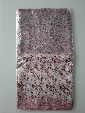 luchtig sjaaltje wit bordeaux rood bloemenmotiefje sjaal beschikbaar voor biedingen