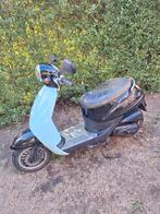A KLASSE scooter 50cc 4 takt start en rijd met papieren, Fietsen en Brommers, Brommers | Peugeot, Ophalen of Verzenden, Zo goed als nieuw