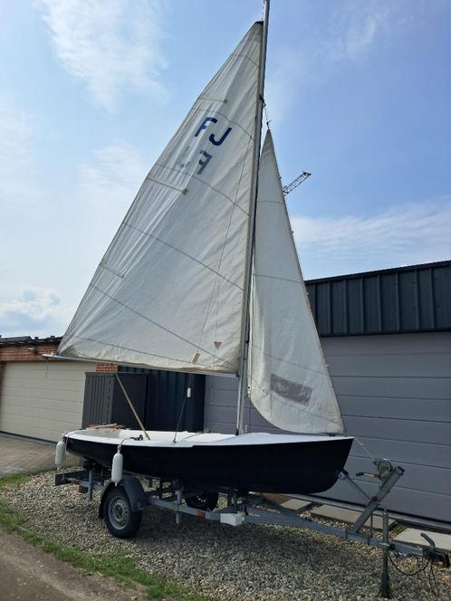 Zeilboot te koop Flying Junior + trailer ., Sports nautiques & Bateaux, Voiliers ouverts, Utilisé, Autres types, 3 à 6 mètres