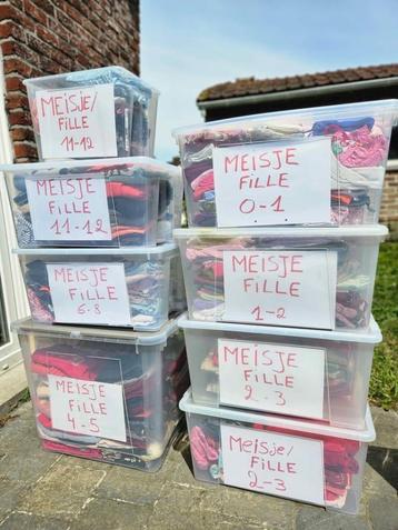 Vêtements fille/garçon beschikbaar voor biedingen