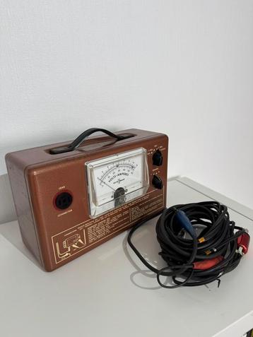 Vintage Amerikaanse Volt Ampere Tester beschikbaar voor biedingen