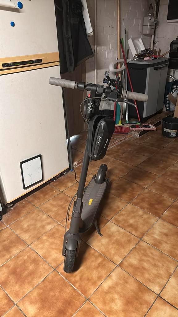 Ninebot G30 max nieuwe staat, Fietsen en Brommers, Steps, Zo goed als nieuw, Ophalen