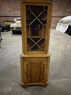 Hoekkastje vitrinekast, Ophalen, Zo goed als nieuw