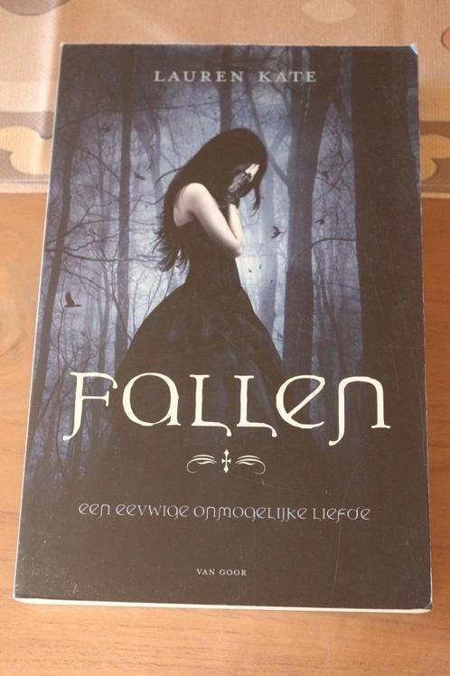 Fallen - Lauren Kate, Boeken, Fantasy, Zo goed als nieuw, Ophalen of Verzenden
