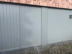 Dubbele garagepoort met motor.
