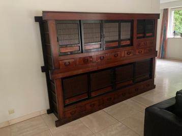 Twee delige Japanse keukenkast beschikbaar voor biedingen