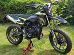 Sherco SM-R 50 als nieuw+helm, Fietsen en Brommers, 6 versnellingen, Zo goed als nieuw, 50 cc, Ophalen