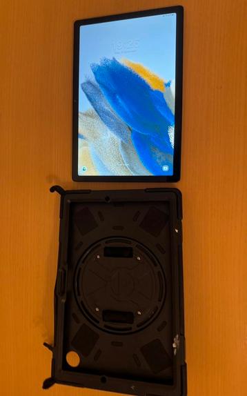 Samsung Galaxy Tab A8 32 GB + robuuste hoes beschikbaar voor biedingen