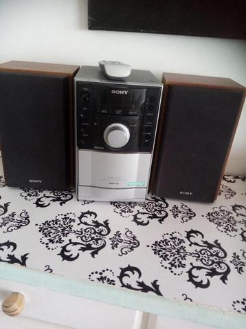 Radio cd speler met 2 boksen en afstandsbediening merk Sony  beschikbaar voor biedingen