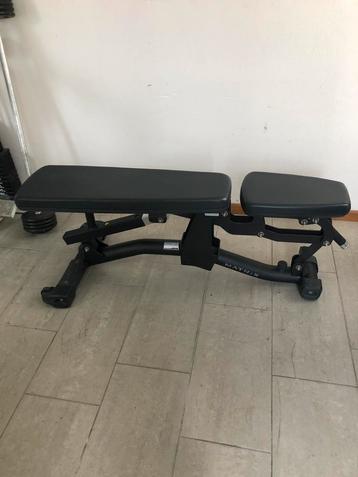 Matrix bench beschikbaar voor biedingen