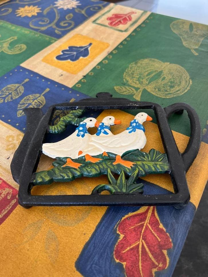 Vintage gietijzeren onderzetter voor eenden, met theepotontw, Antiek en Kunst, Curiosa en Brocante, Ophalen of Verzenden