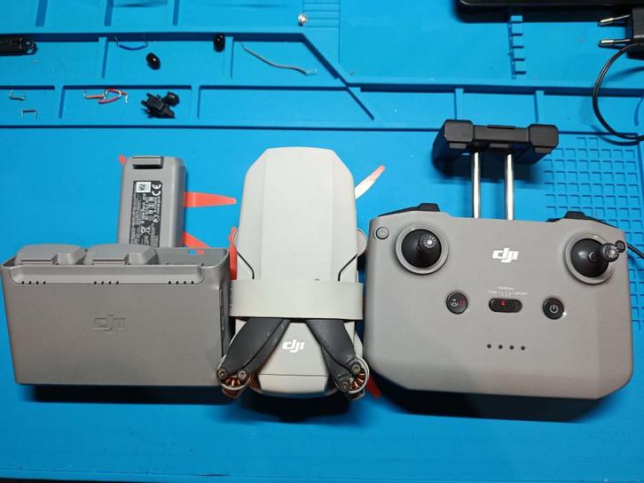 DJI Mini 2 4K - Pack Fly More Combo avec facture, TV, Hi-fi & Vidéo, Drones, Comme neuf, DJI, Enlèvement ou Envoi