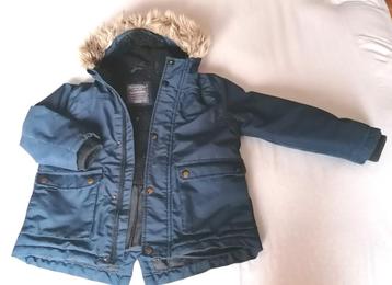 Veste bleu + capuche Primark 5-6 ans/cm 116, Garçon, Enlèvement ou Envoi, Pull ou Veste, Utilisé