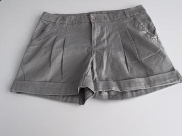 '' Splinternieuwe short " maat 36 beschikbaar voor biedingen