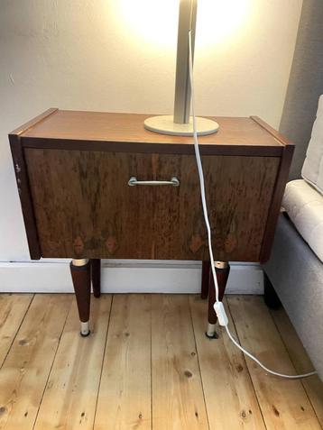 2 nachtkastje beschikbaar voor biedingen