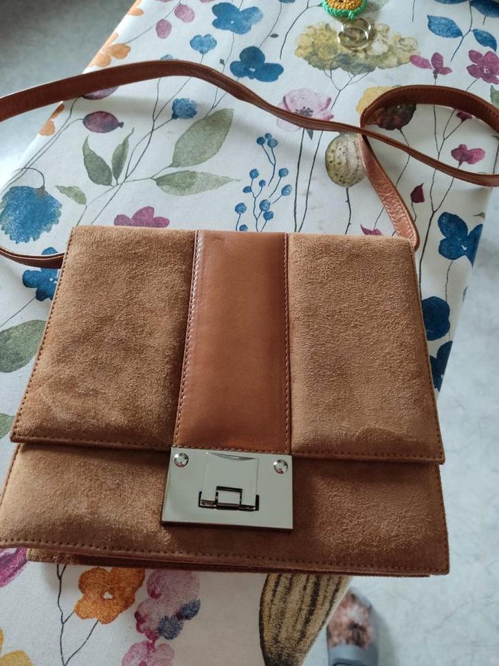 Suede handtad Vera pelle Italiaans, Handtassen en Accessoires, Tassen | Schooltassen, Ophalen