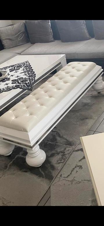 Repose pied en cuire neuf beschikbaar voor biedingen