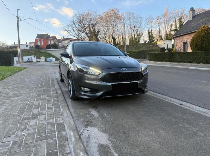 Ford Focus 1.5 essence !! AUTOMATIQUE !!, Autos, Ford, Particulier, Focus, ABS, Phares directionnels, Régulateur de distance, Airbags