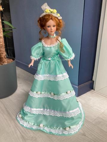 porseleinen pop beschikbaar voor biedingen