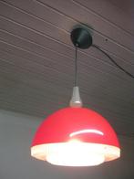 RETRO - Rode hanglamp in kunststof - 1 lamp., Antiek en Kunst, Antiek | Verlichting, Ophalen of Verzenden